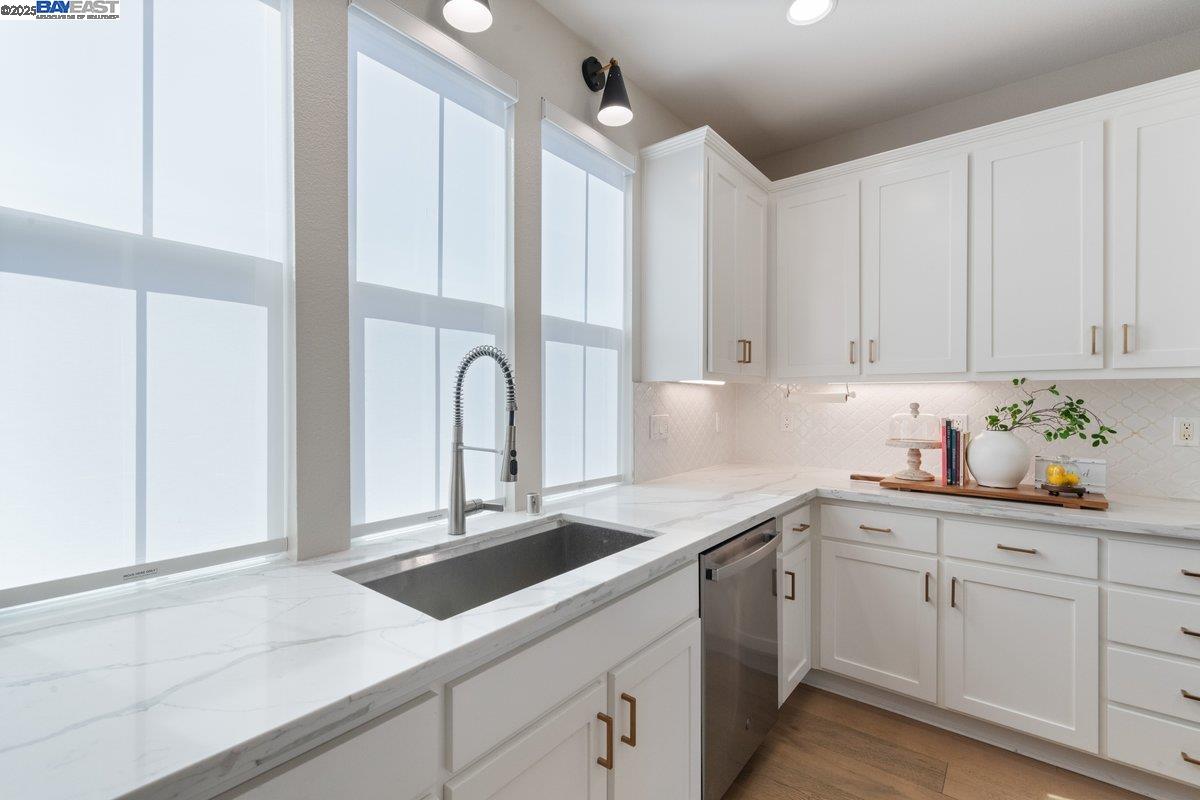 Detail Gallery Image 6 of 32 For 3717 Branding Iron Pl, Dublin,  CA 94568 - 3 Beds | 2/1 Baths
