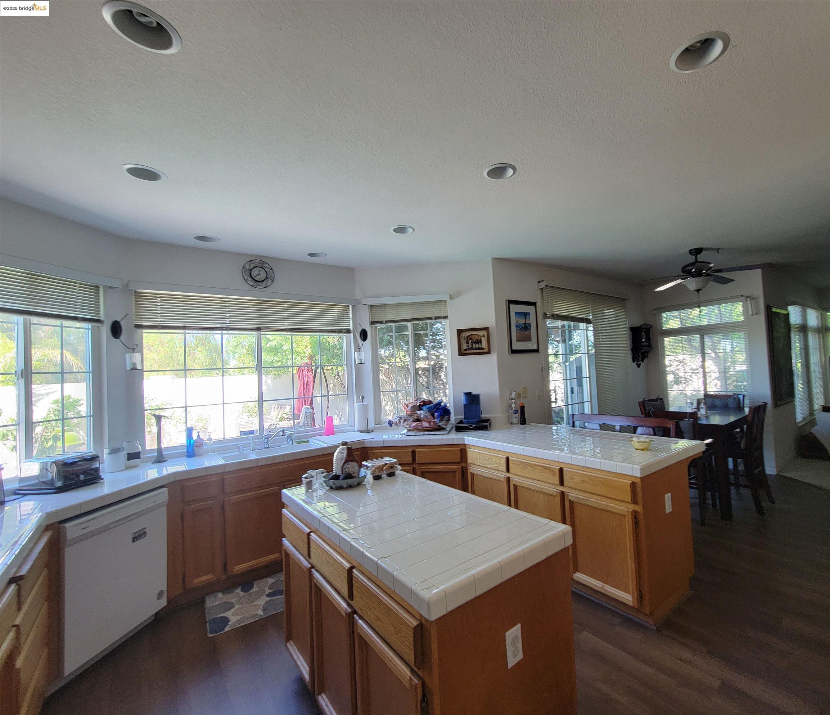 Detail Gallery Image 8 of 52 For 4729 Matterhorn Ct, Antioch,  CA 94531 - 5 Beds | 3 Baths