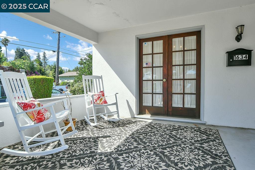 Detail Gallery Image 3 of 23 For 1634 Alhambra Ave, Martinez,  CA 94553-2406 - 2 Beds | 1 Baths