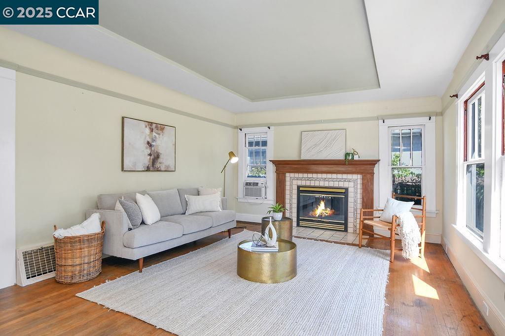 Detail Gallery Image 4 of 23 For 1634 Alhambra Ave, Martinez,  CA 94553-2406 - 2 Beds | 1 Baths