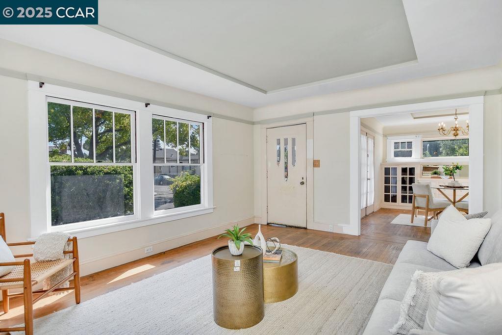 Detail Gallery Image 5 of 23 For 1634 Alhambra Ave, Martinez,  CA 94553-2406 - 2 Beds | 1 Baths