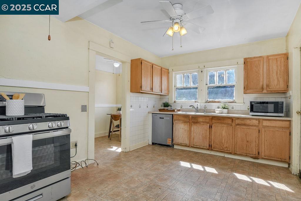 Detail Gallery Image 10 of 23 For 1634 Alhambra Ave, Martinez,  CA 94553-2406 - 2 Beds | 1 Baths
