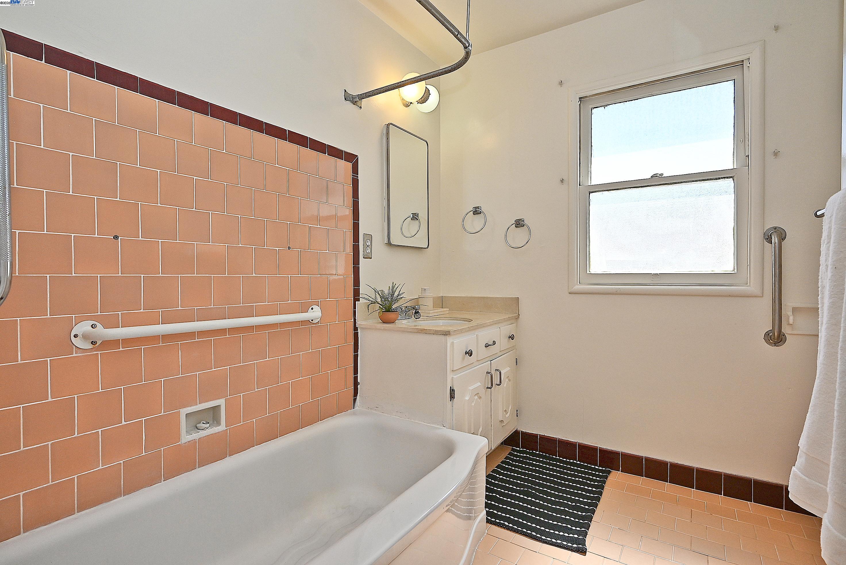 Detail Gallery Image 17 of 31 For 2081 Strang Ave, San Leandro,  CA 94578 - 3 Beds | 2 Baths