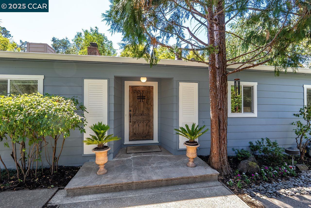 Detail Gallery Image 2 of 32 For 183 Camino Pablo, Orinda,  CA 94563 - 2 Beds | 2 Baths