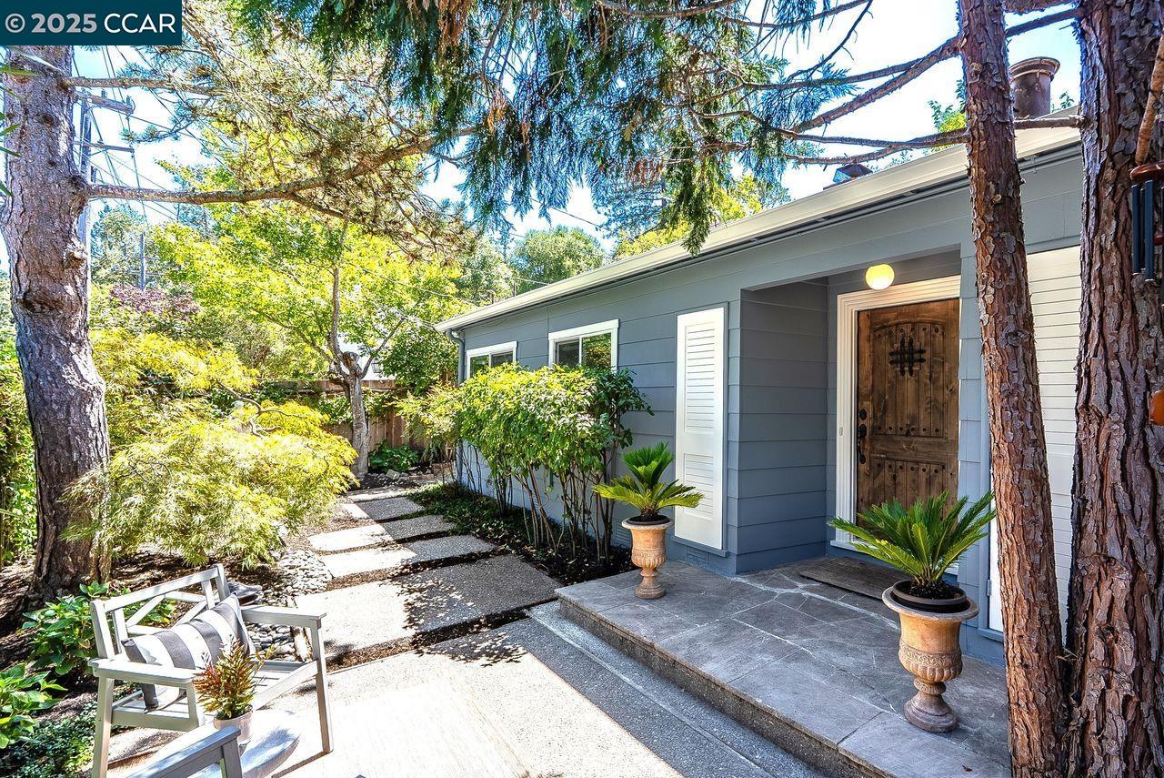 Detail Gallery Image 2 of 30 For 183 Camino Pablo, Orinda,  CA 94563 - 2 Beds | 2 Baths