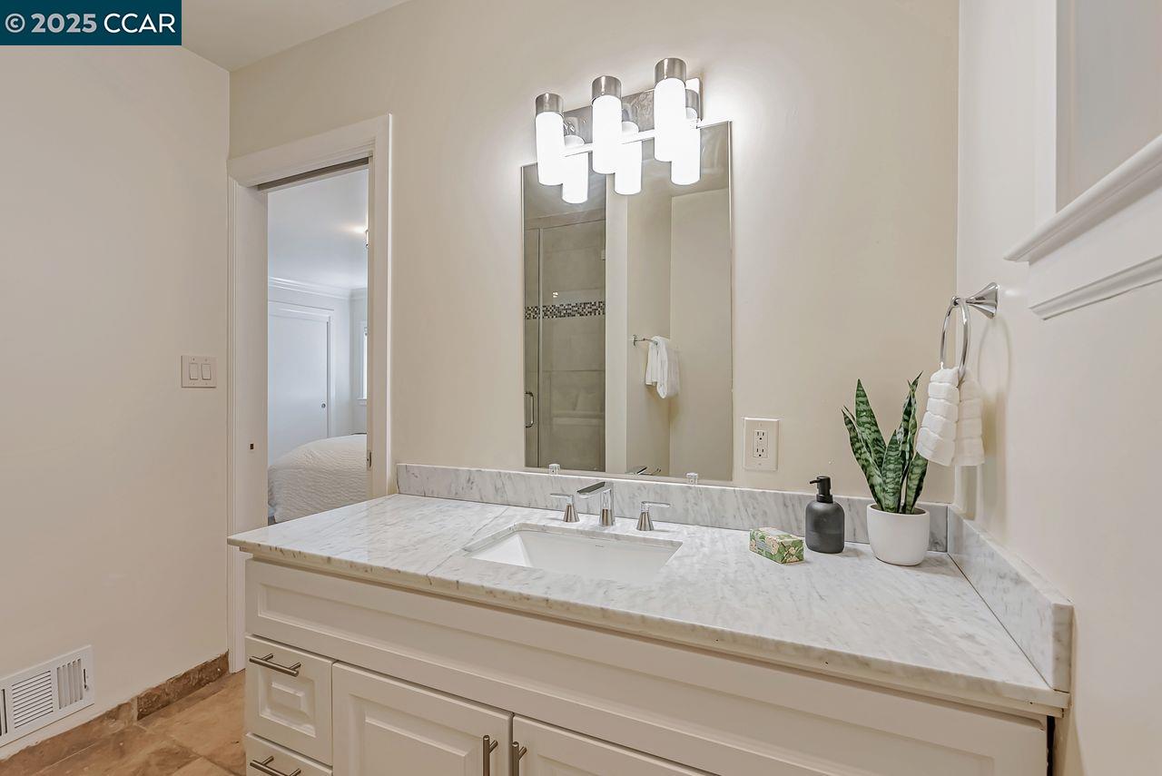 Detail Gallery Image 15 of 32 For 183 Camino Pablo, Orinda,  CA 94563 - 2 Beds | 2 Baths