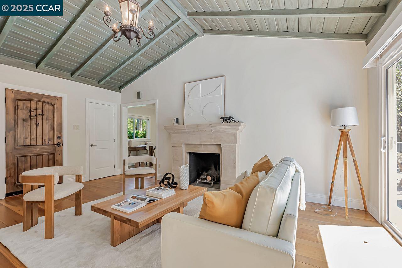 Detail Gallery Image 3 of 30 For 183 Camino Pablo, Orinda,  CA 94563 - 2 Beds | 2 Baths