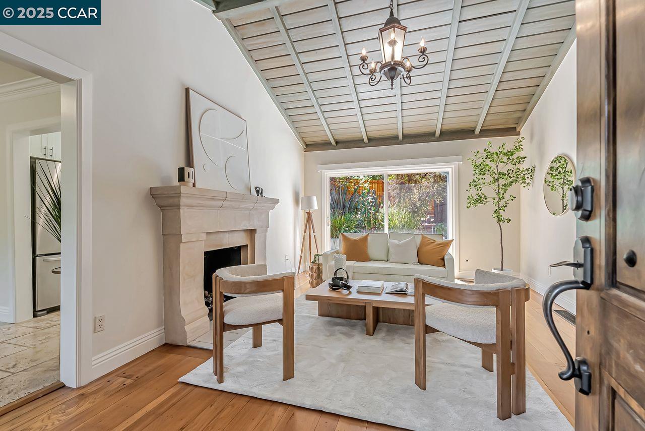 Detail Gallery Image 3 of 32 For 183 Camino Pablo, Orinda,  CA 94563 - 2 Beds | 2 Baths