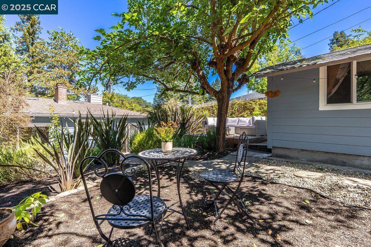 Detail Gallery Image 26 of 32 For 183 Camino Pablo, Orinda,  CA 94563 - 2 Beds | 2 Baths