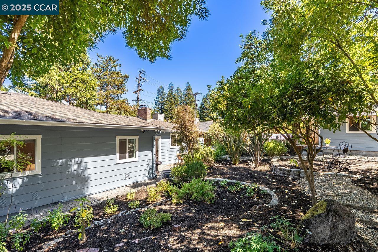 Detail Gallery Image 30 of 32 For 183 Camino Pablo, Orinda,  CA 94563 - 2 Beds | 2 Baths
