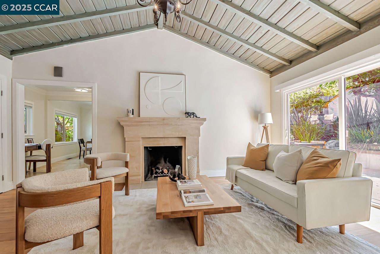 Detail Gallery Image 4 of 32 For 183 Camino Pablo, Orinda,  CA 94563 - 2 Beds | 2 Baths