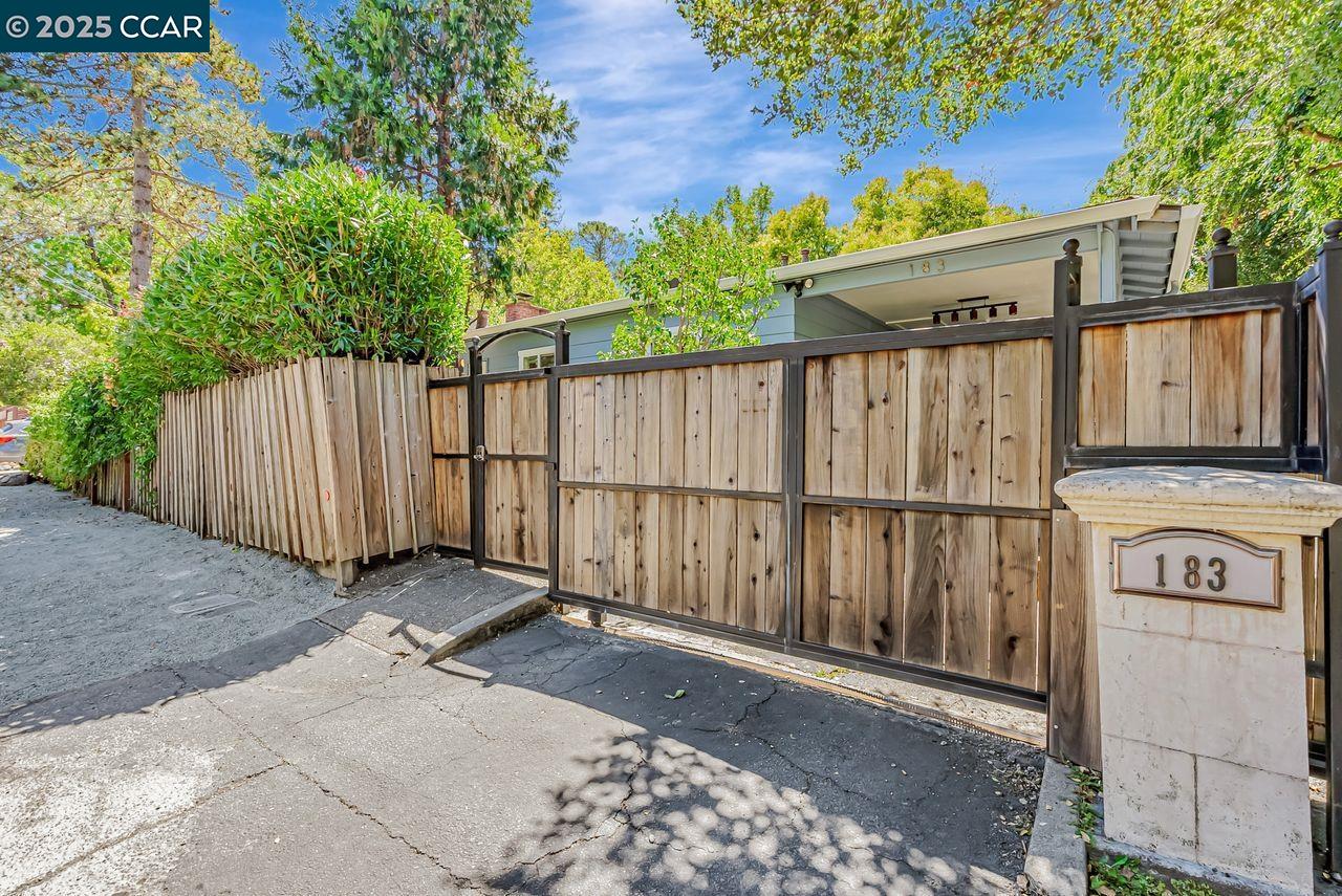 Detail Gallery Image 31 of 32 For 183 Camino Pablo, Orinda,  CA 94563 - 2 Beds | 2 Baths