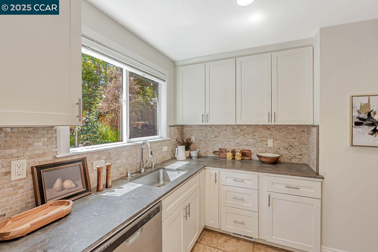 Detail Gallery Image 8 of 34 For 183 Camino Pablo, Orinda,  CA 94563 - 2 Beds | 2 Baths