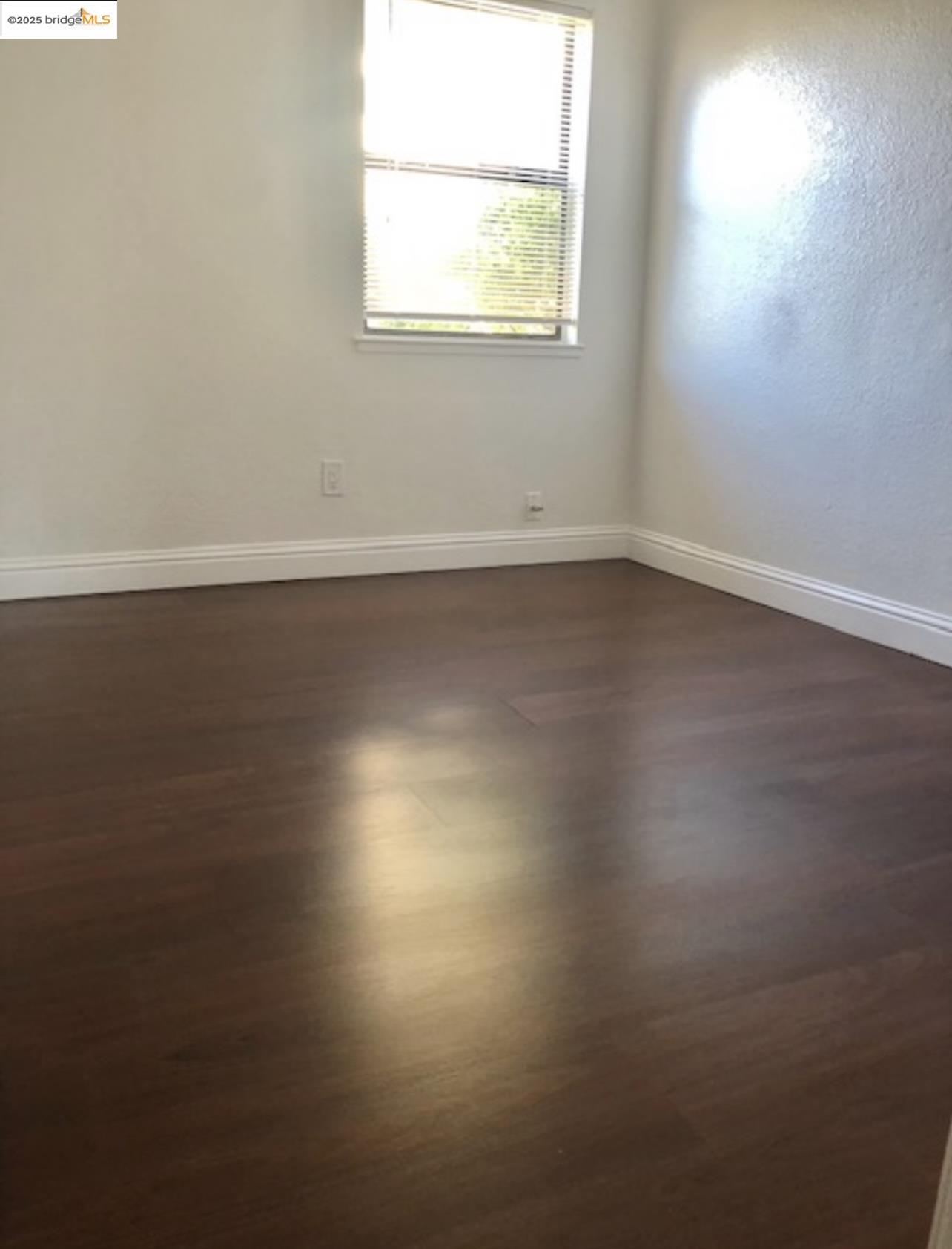 Detail Gallery Image 3 of 5 For 5773 Martin Luther King Jr., Oakland,  CA 94608 - 3 Beds | 2 Baths