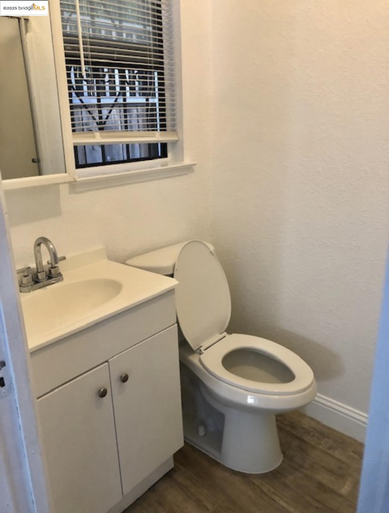 Detail Gallery Image 5 of 5 For 5773 Martin Luther King Jr., Oakland,  CA 94608 - 3 Beds | 2 Baths