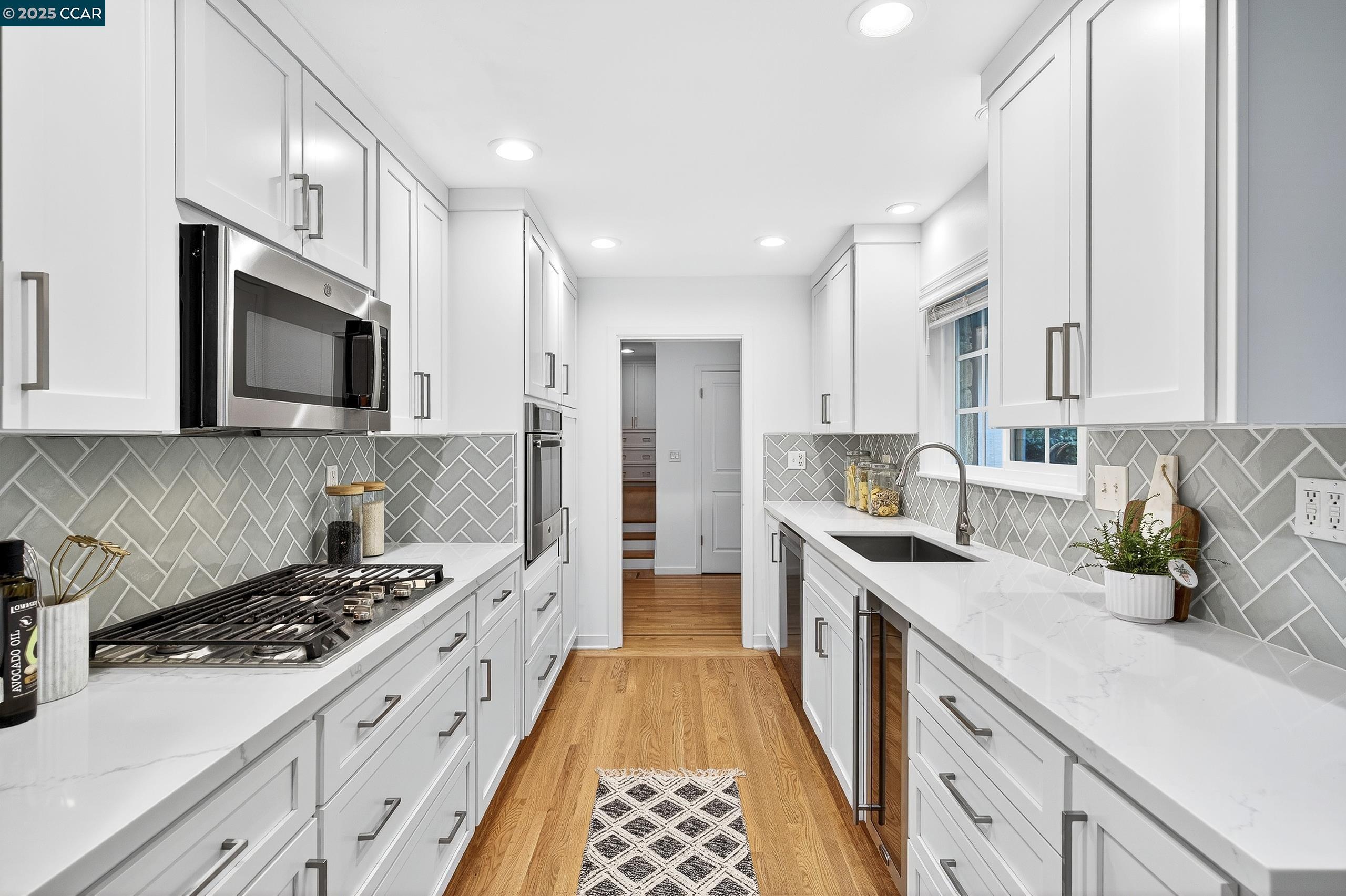 Detail Gallery Image 12 of 58 For 67 Lynwood Pl, Moraga,  CA 94556 - 4 Beds | 2/1 Baths