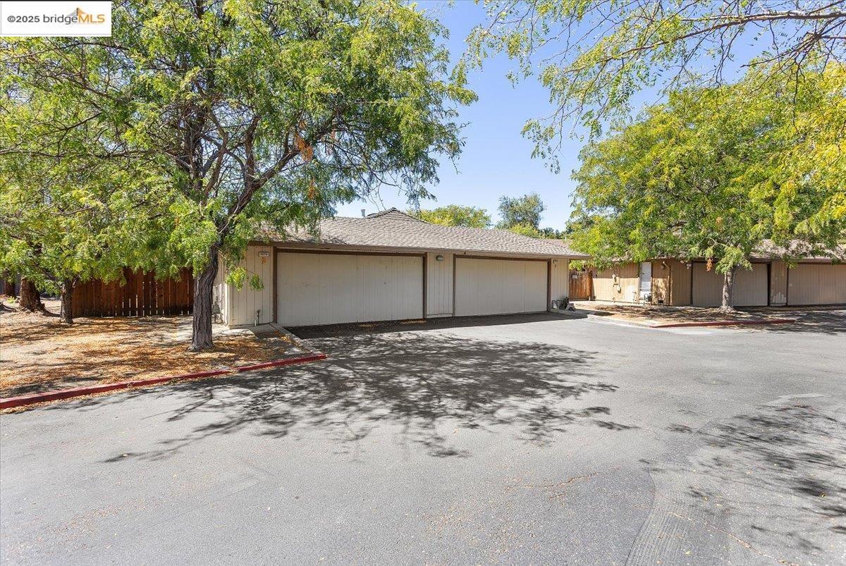 Detail Gallery Image 2 of 36 For 2275 Whitman Rd, Concord,  CA 94518 - – Beds | – Baths