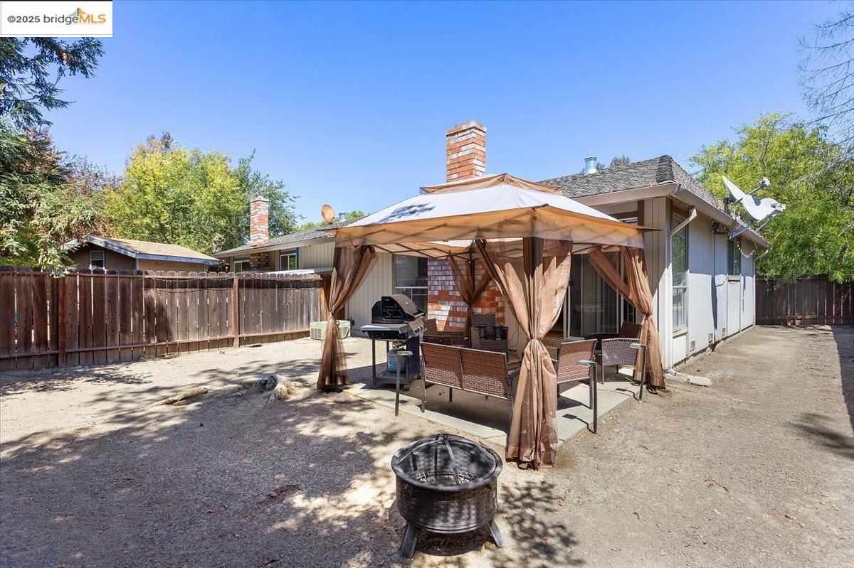 Detail Gallery Image 14 of 36 For 2275 Whitman Rd, Concord,  CA 94518 - – Beds | – Baths