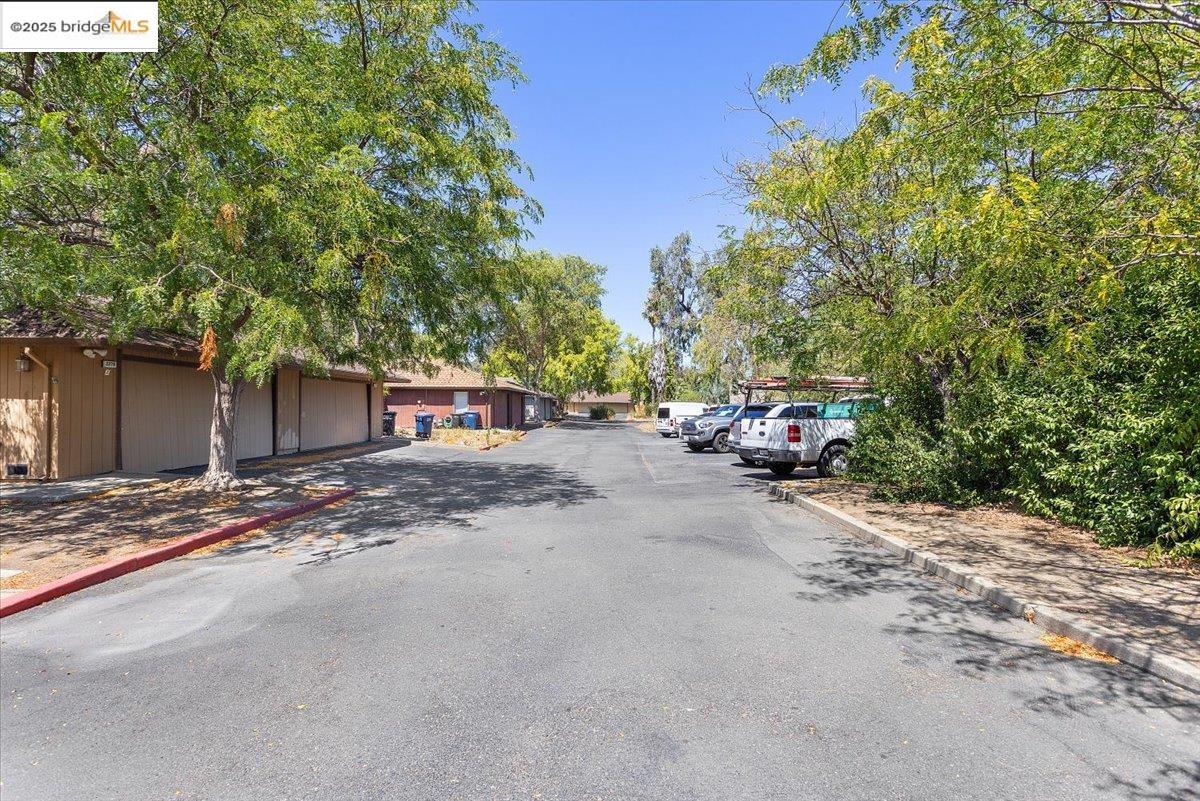 Detail Gallery Image 3 of 36 For 2275 Whitman Rd, Concord,  CA 94518 - – Beds | – Baths