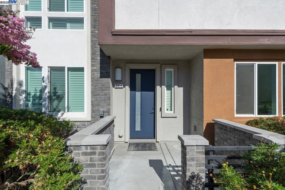 Detail Gallery Image 2 of 26 For 3911 Summit Rd, Dublin,  CA 94568 - 4 Beds | 3/1 Baths
