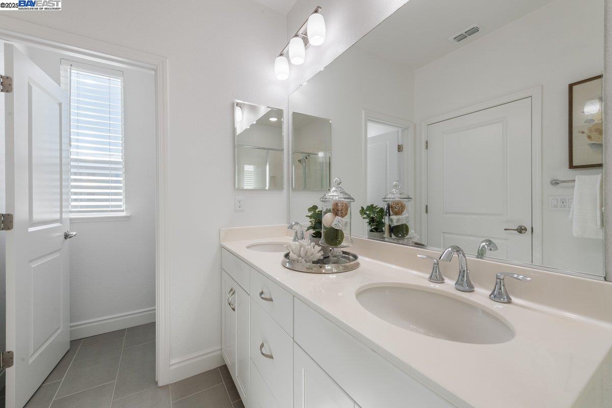 Detail Gallery Image 16 of 26 For 3911 Summit Rd, Dublin,  CA 94568 - 4 Beds | 3/1 Baths