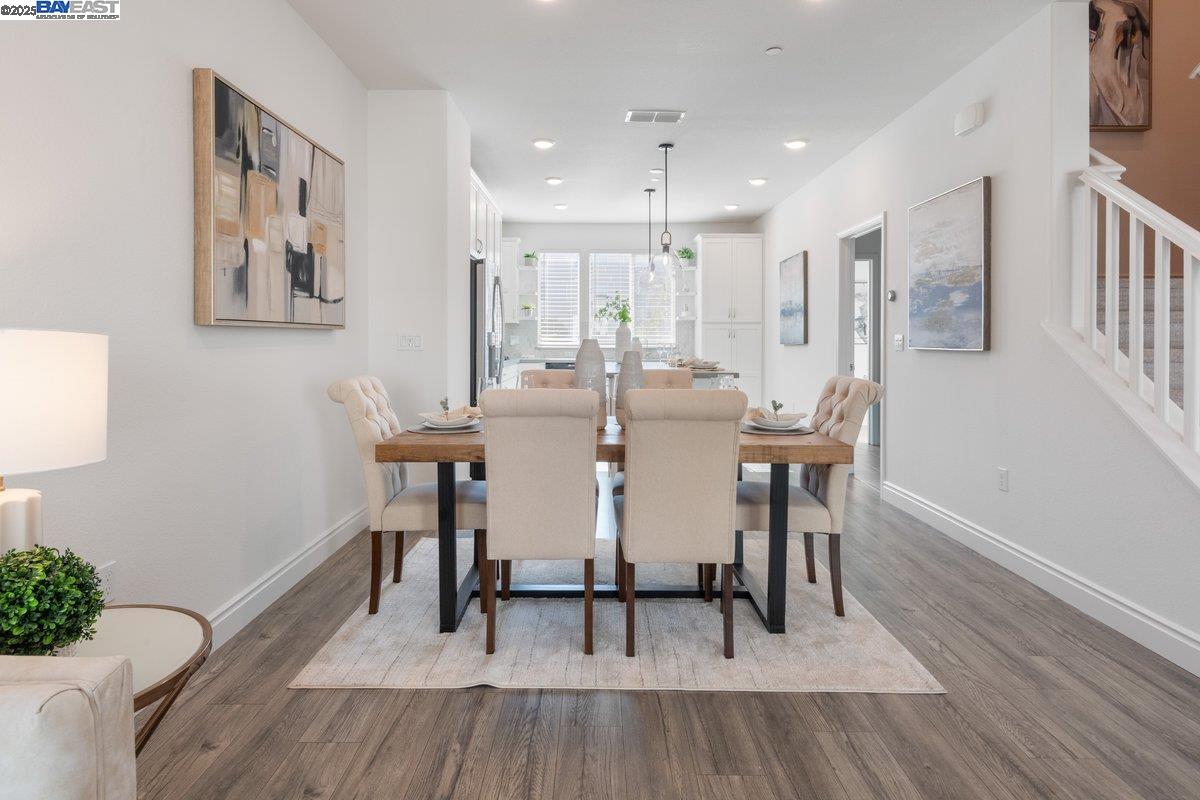 Detail Gallery Image 5 of 26 For 3911 Summit Rd, Dublin,  CA 94568 - 4 Beds | 3/1 Baths