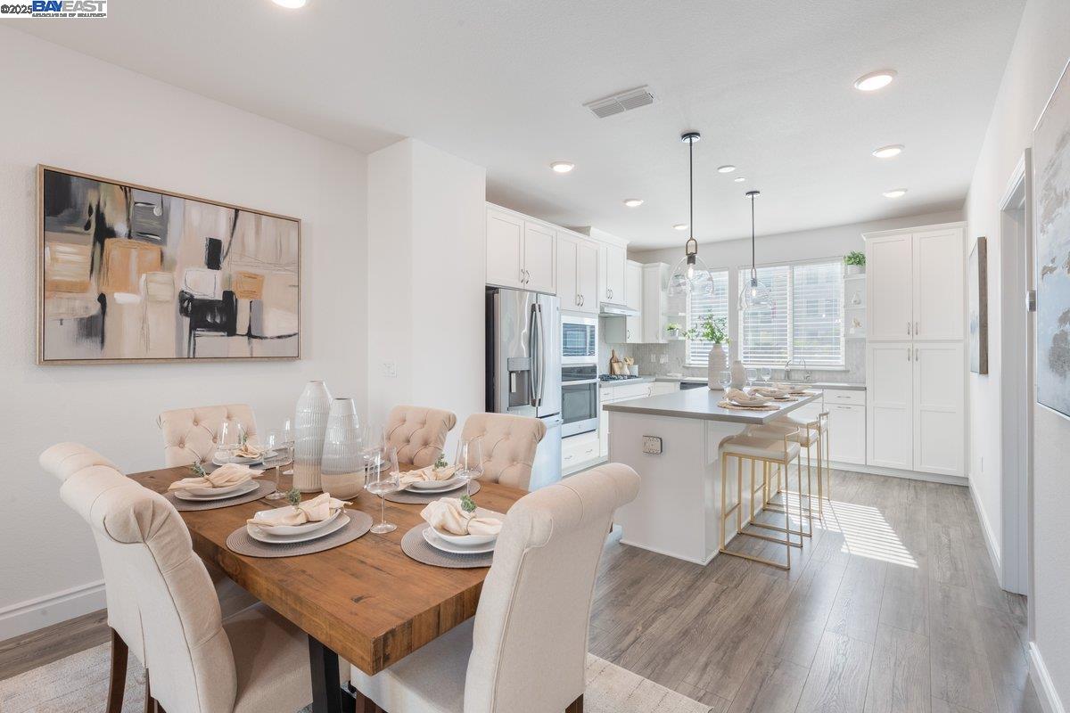 Detail Gallery Image 6 of 26 For 3911 Summit Rd, Dublin,  CA 94568 - 4 Beds | 3/1 Baths