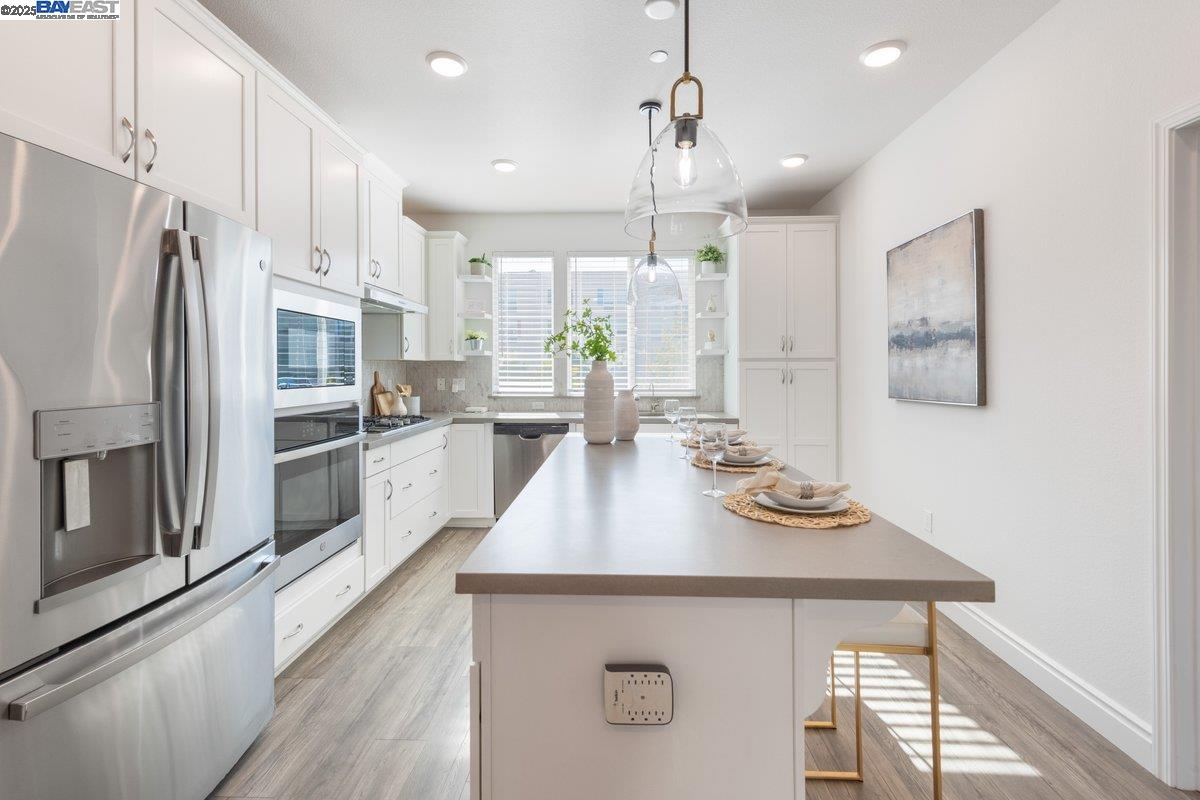 Detail Gallery Image 7 of 26 For 3911 Summit Rd, Dublin,  CA 94568 - 4 Beds | 3/1 Baths