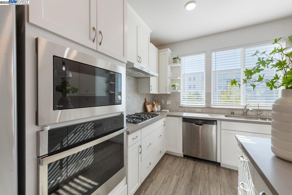Detail Gallery Image 8 of 26 For 3911 Summit Rd, Dublin,  CA 94568 - 4 Beds | 3/1 Baths