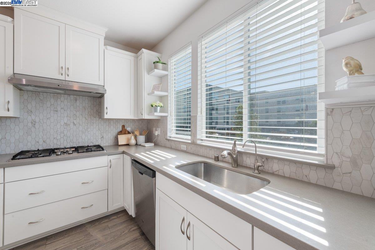 Detail Gallery Image 9 of 26 For 3911 Summit Rd, Dublin,  CA 94568 - 4 Beds | 3/1 Baths