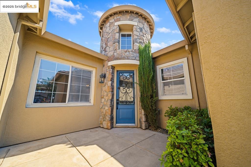 Detail Gallery Image 2 of 49 For 3146 Castle Rock Loop, Discovery Bay,  CA 94505 - 3 Beds | 2/1 Baths