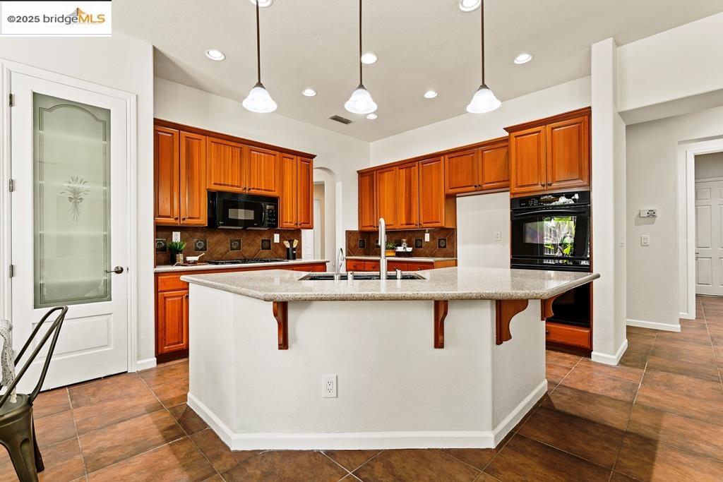 Detail Gallery Image 17 of 49 For 3146 Castle Rock Loop, Discovery Bay,  CA 94505 - 3 Beds | 2/1 Baths