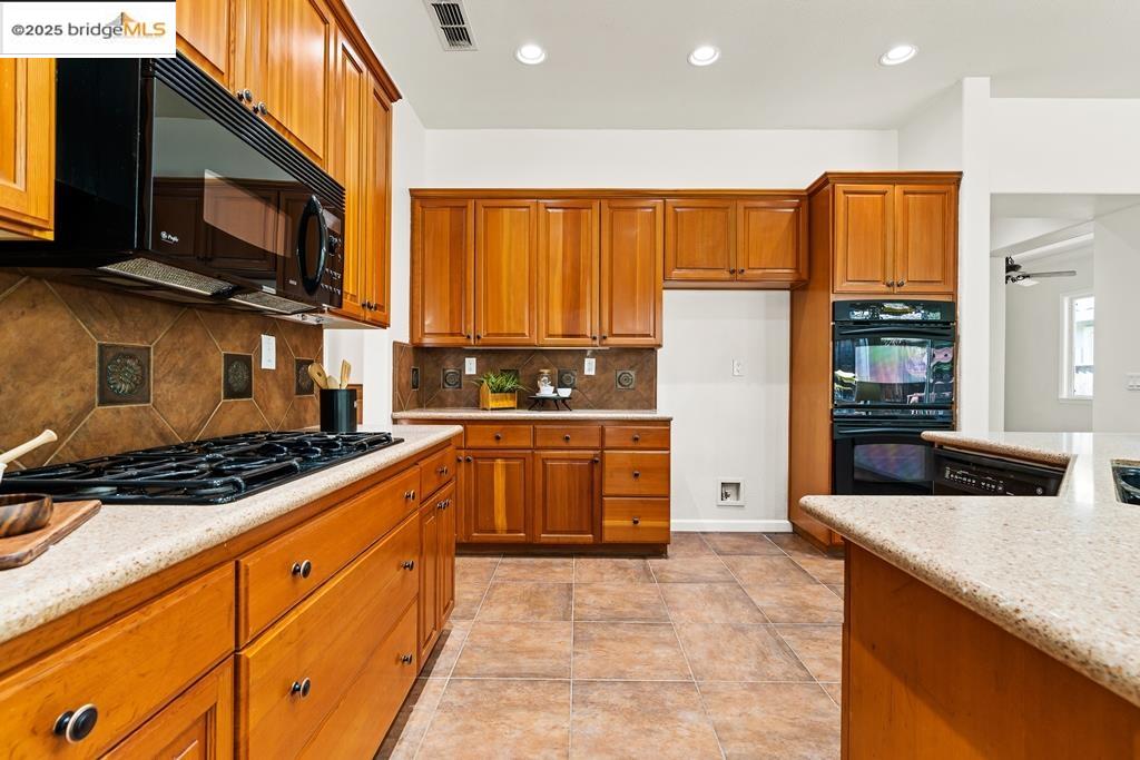 Detail Gallery Image 21 of 49 For 3146 Castle Rock Loop, Discovery Bay,  CA 94505 - 3 Beds | 2/1 Baths
