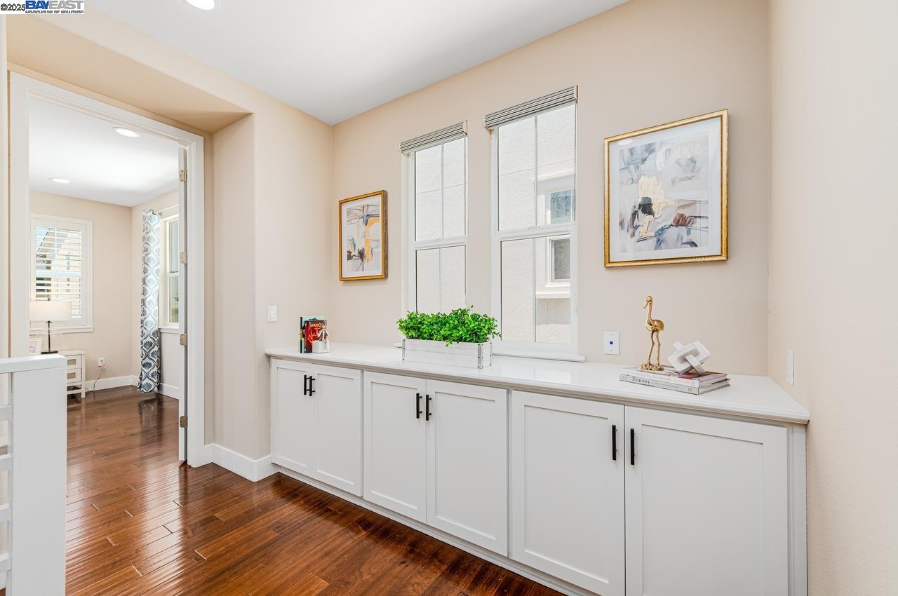 Detail Gallery Image 13 of 41 For 4069 Chalk Hill Way, Dublin,  CA 94568 - 3 Beds | 2/1 Baths