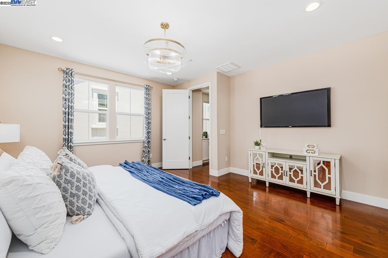 Detail Gallery Image 16 of 41 For 4069 Chalk Hill Way, Dublin,  CA 94568 - 3 Beds | 2/1 Baths