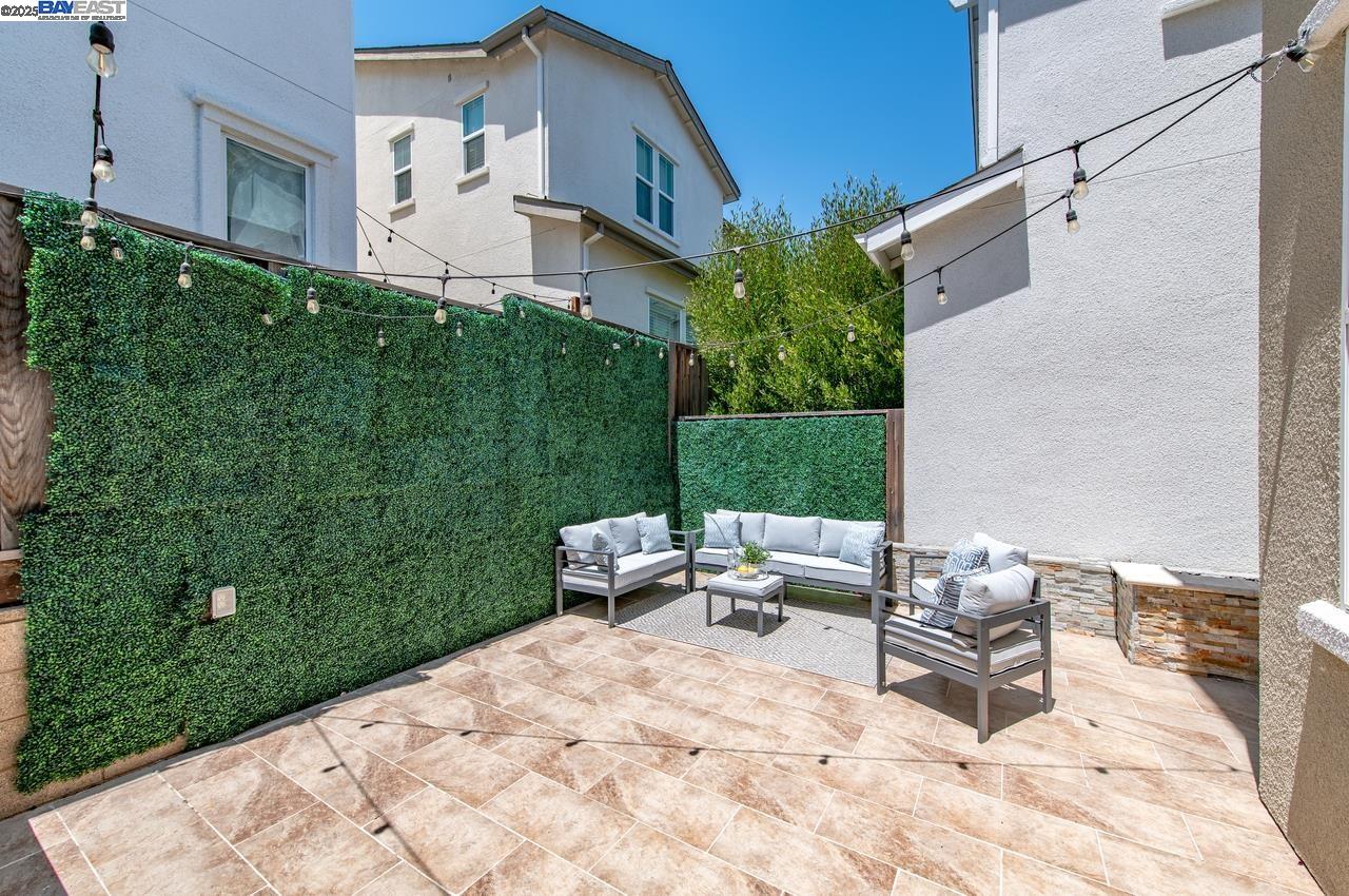 Detail Gallery Image 26 of 41 For 4069 Chalk Hill Way, Dublin,  CA 94568 - 3 Beds | 2/1 Baths