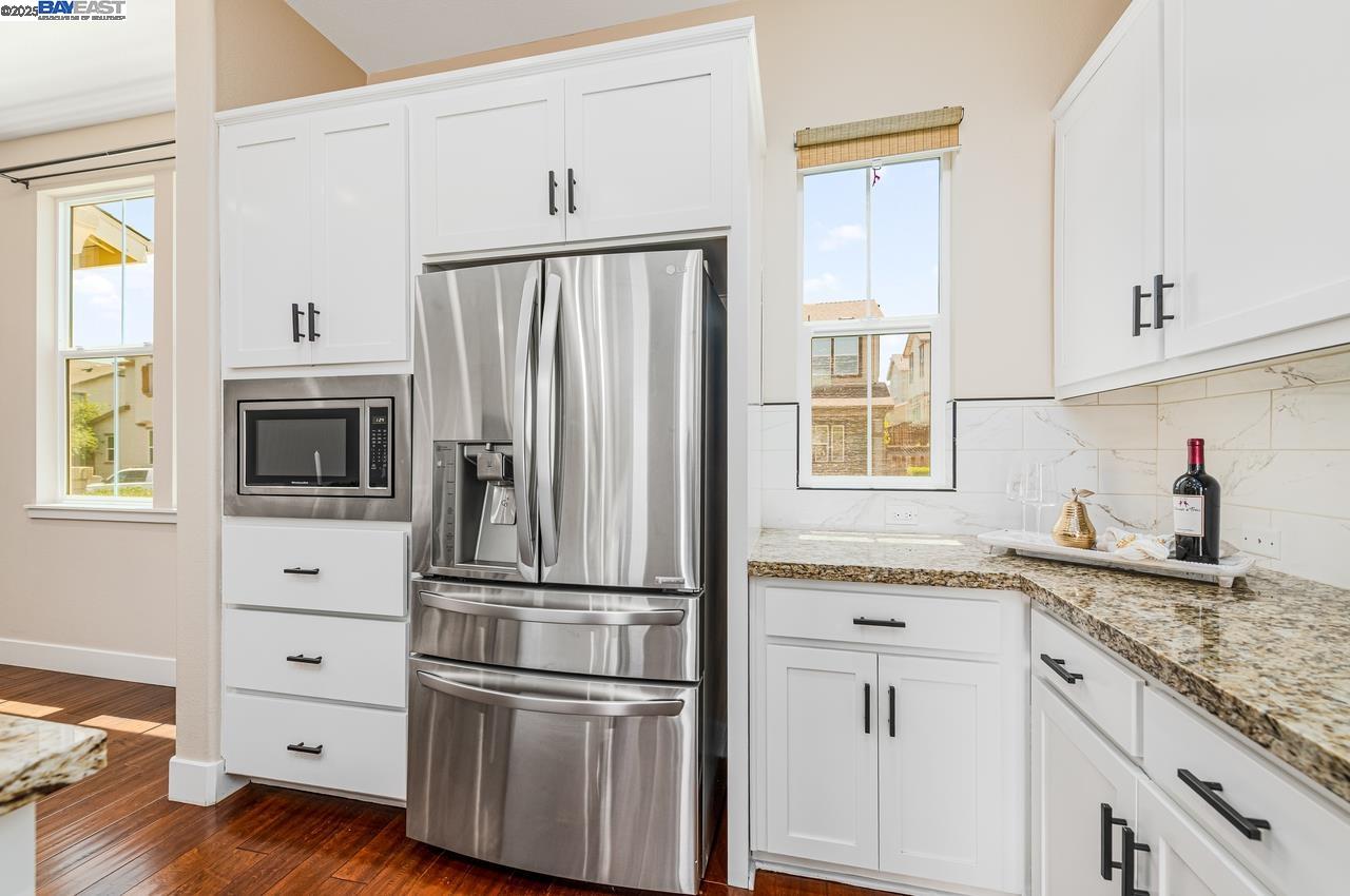 Detail Gallery Image 6 of 41 For 4069 Chalk Hill Way, Dublin,  CA 94568 - 3 Beds | 2/1 Baths