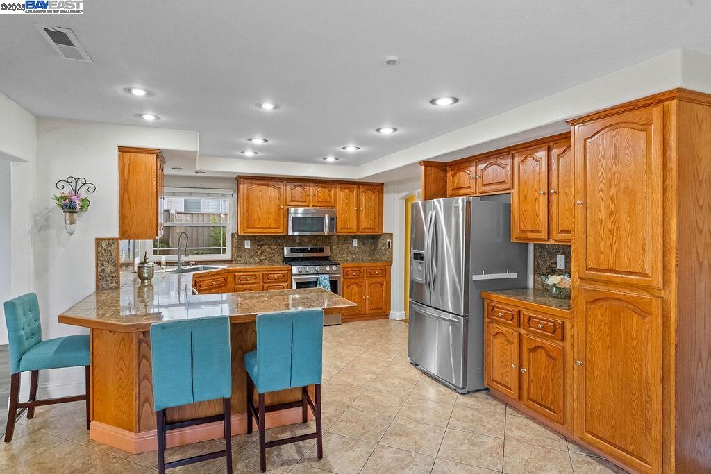 Detail Gallery Image 14 of 52 For 1429 Bluesage Court, Tracy,  CA 95376 - 4 Beds | 2/1 Baths