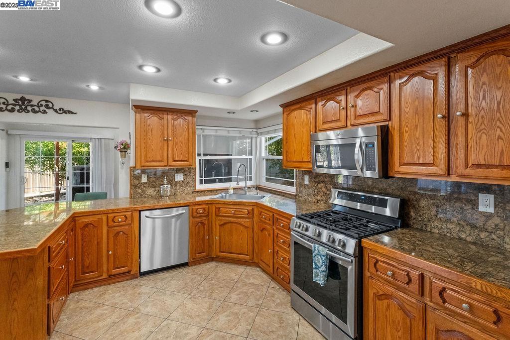 Detail Gallery Image 15 of 52 For 1429 Bluesage Court, Tracy,  CA 95376 - 4 Beds | 2/1 Baths