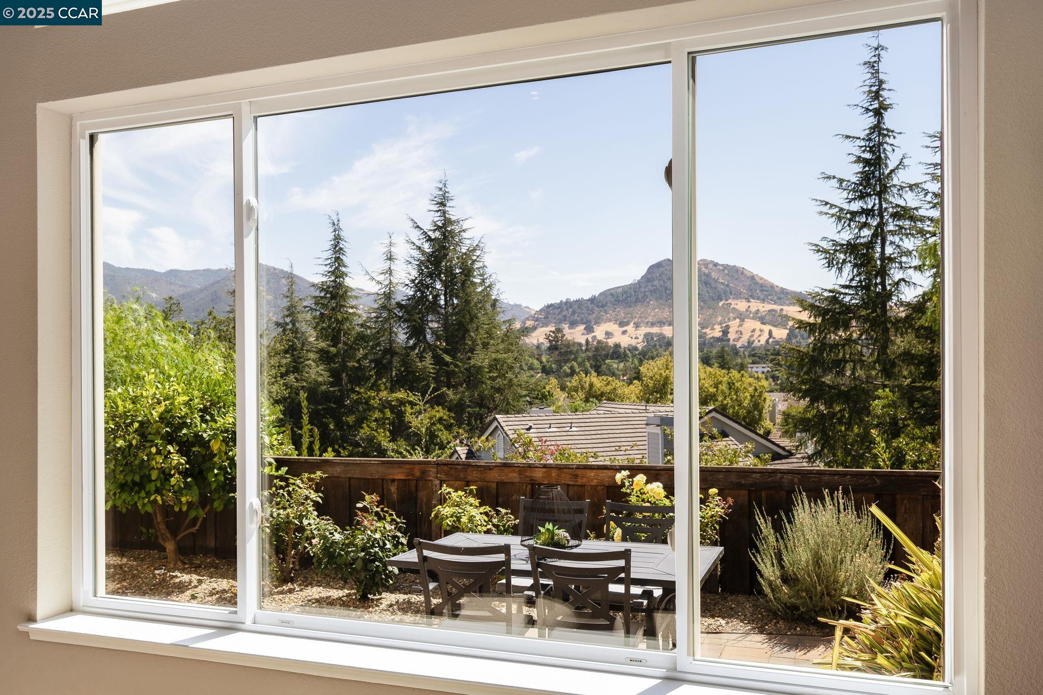 Detail Gallery Image 11 of 48 For 931 Arrowhead Ter, Clayton,  CA 94517 - 3 Beds | 2/1 Baths