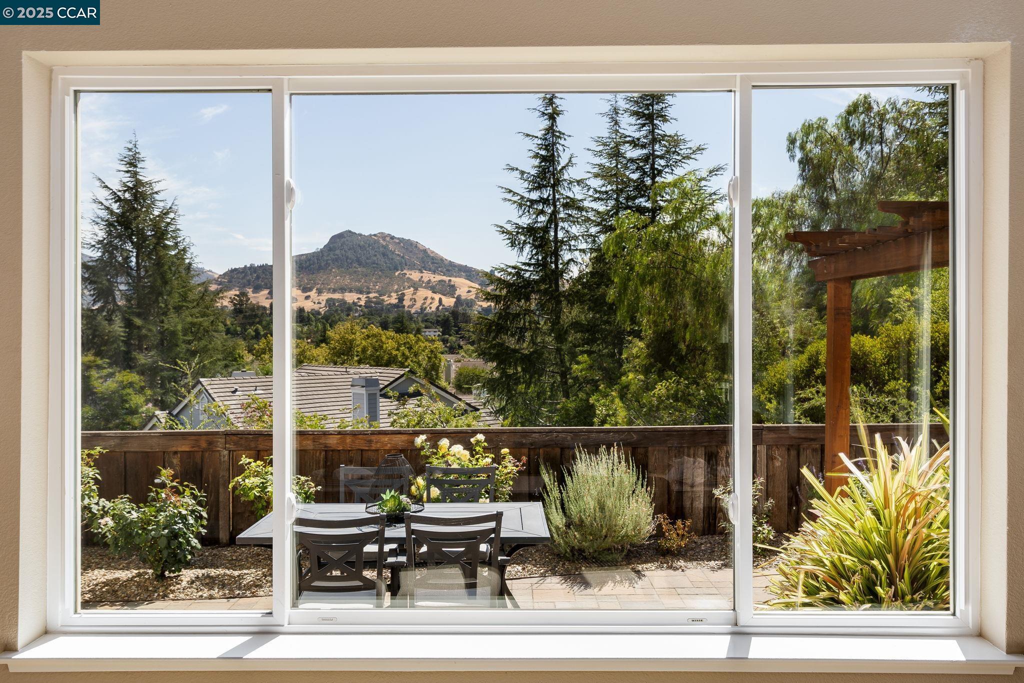 Detail Gallery Image 17 of 48 For 931 Arrowhead Ter, Clayton,  CA 94517 - 3 Beds | 2/1 Baths