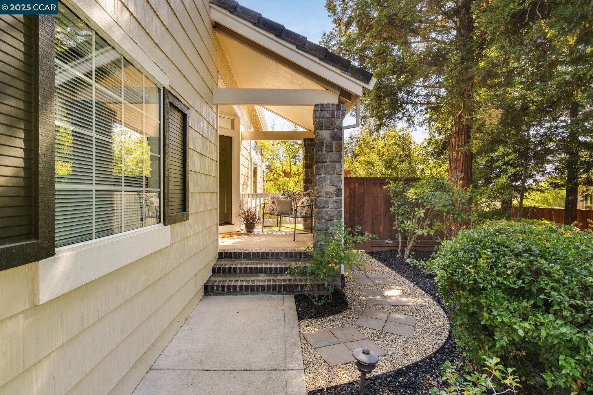 Detail Gallery Image 3 of 48 For 931 Arrowhead Ter, Clayton,  CA 94517 - 3 Beds | 2/1 Baths