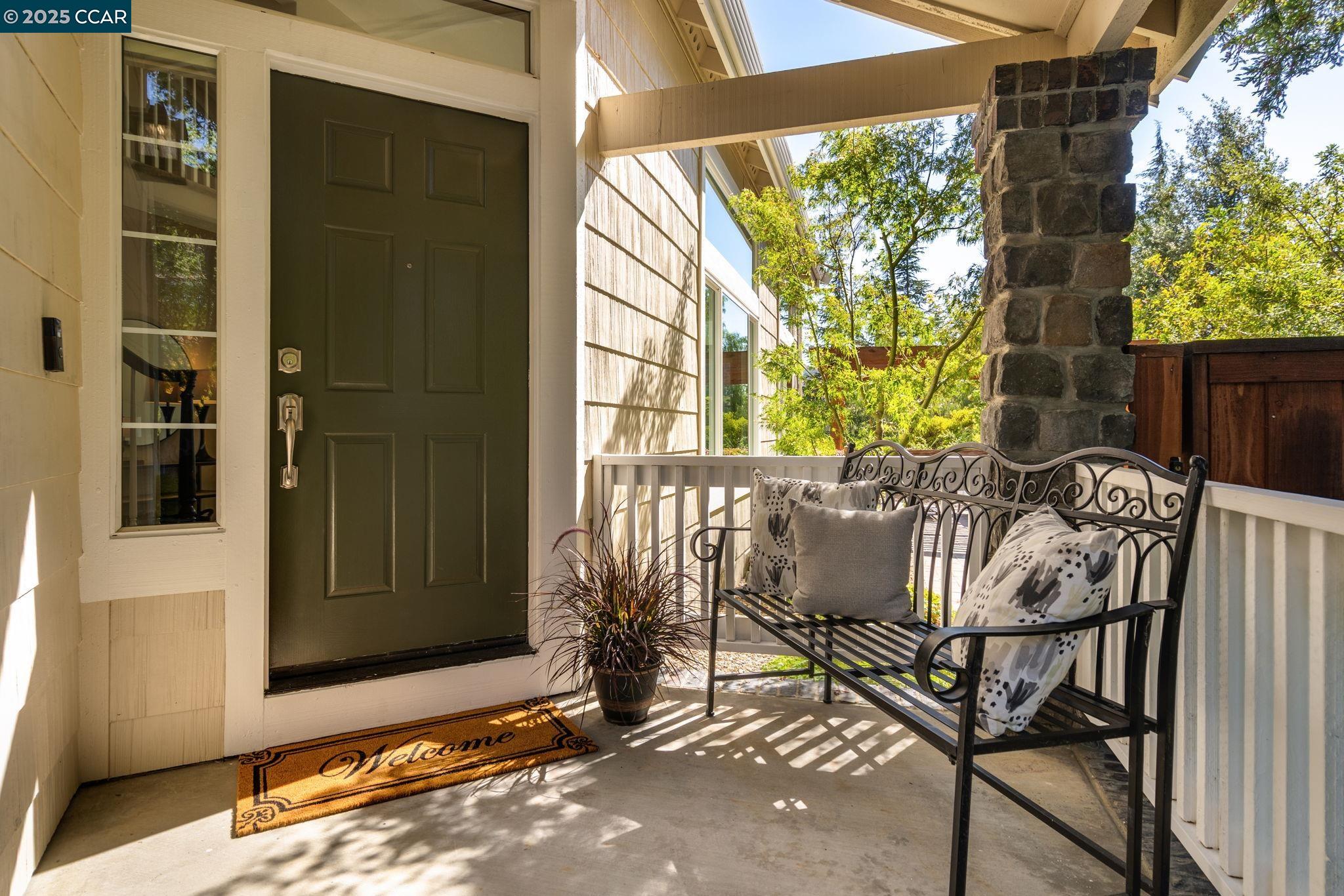 Detail Gallery Image 4 of 48 For 931 Arrowhead Ter, Clayton,  CA 94517 - 3 Beds | 2/1 Baths