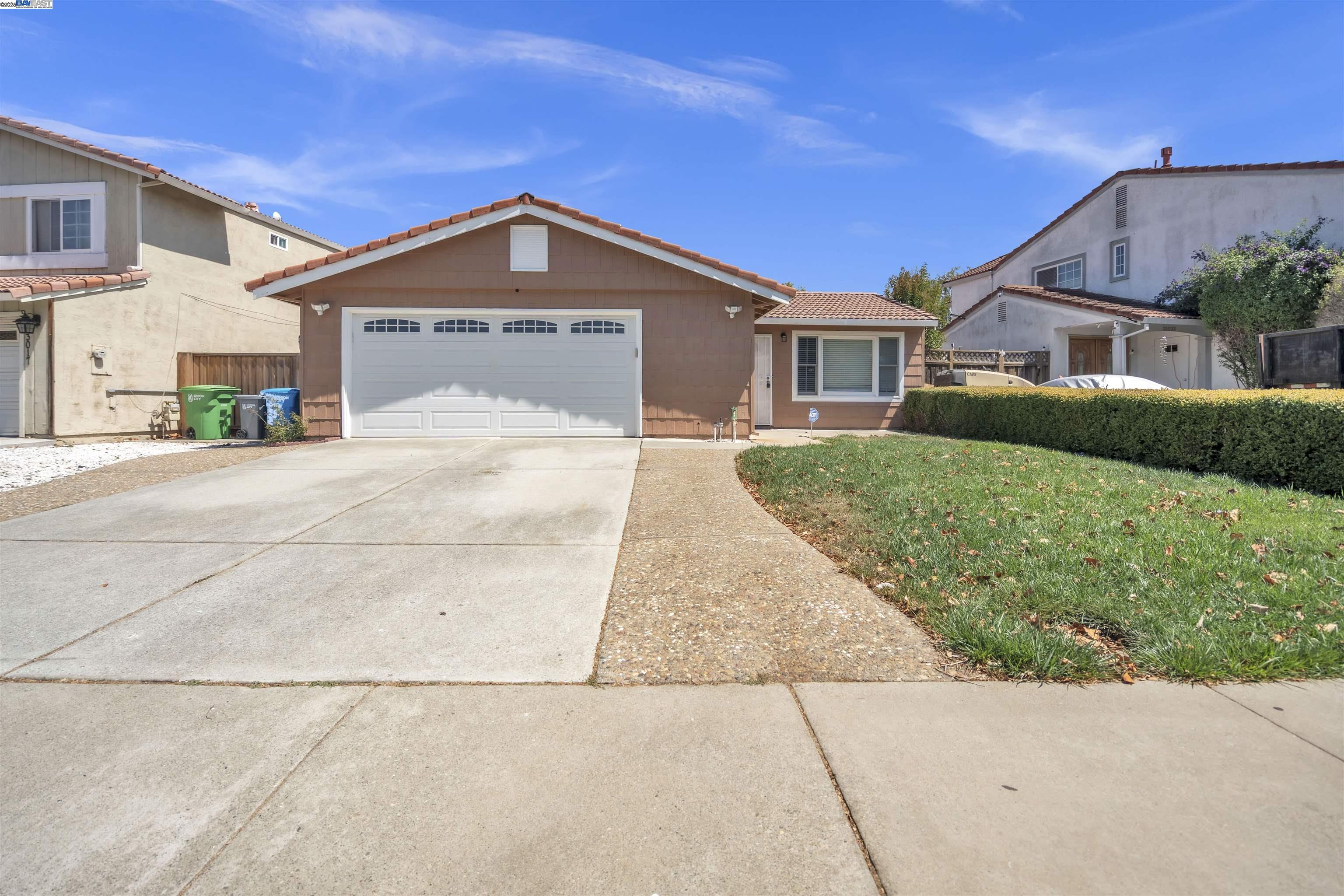 Detail Gallery Image 1 of 30 For 33025 Calistoga St, Union City,  CA 94587 - 3 Beds | 2 Baths