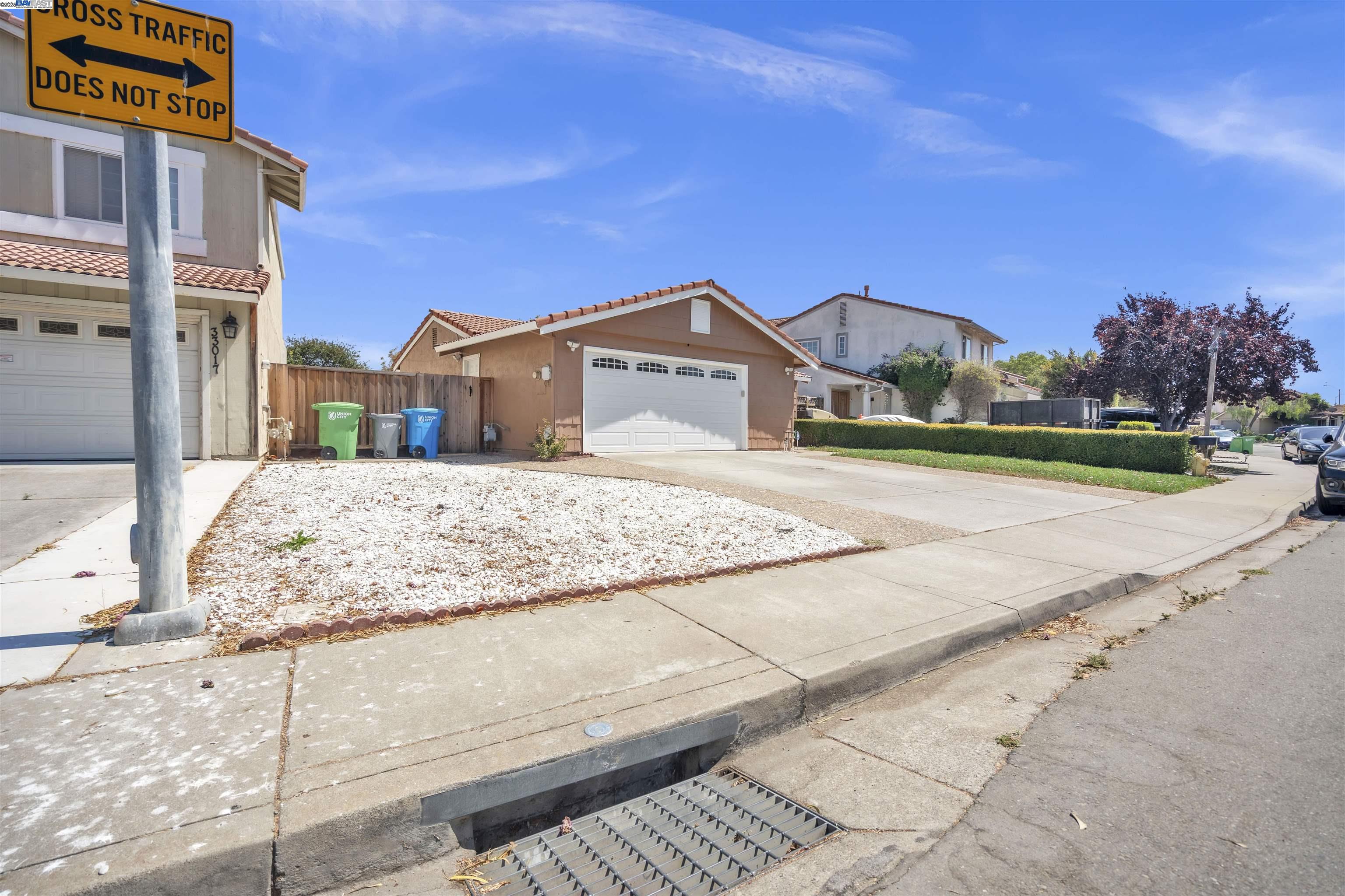 Detail Gallery Image 2 of 30 For 33025 Calistoga St, Union City,  CA 94587 - 3 Beds | 2 Baths