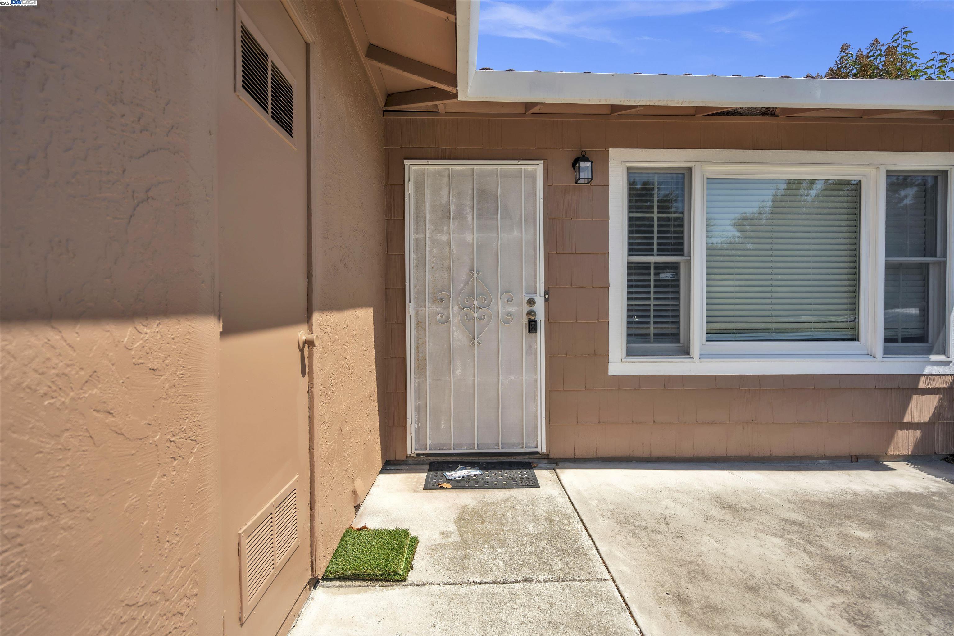 Detail Gallery Image 4 of 30 For 33025 Calistoga St, Union City,  CA 94587 - 3 Beds | 2 Baths