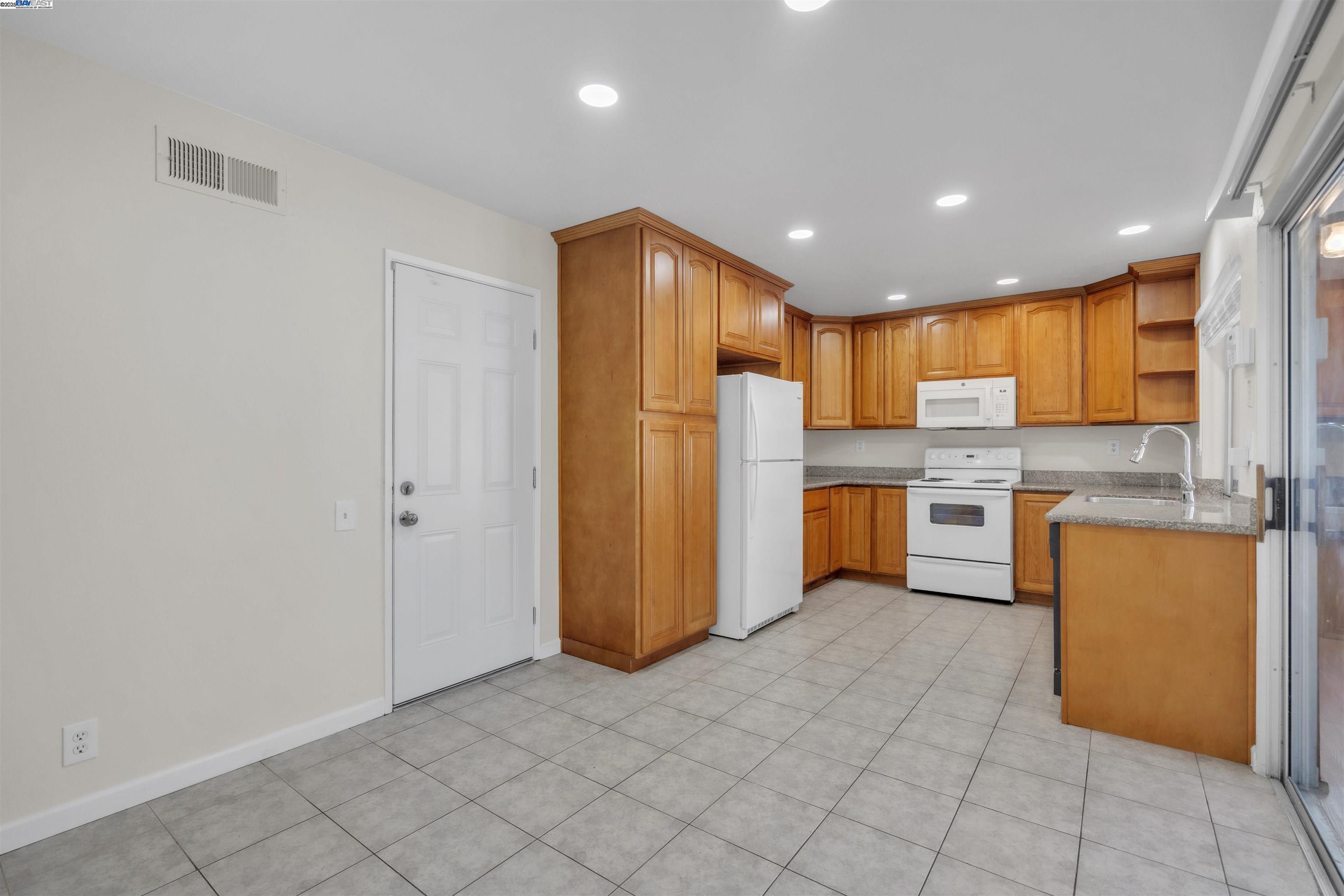 Detail Gallery Image 7 of 30 For 33025 Calistoga St, Union City,  CA 94587 - 3 Beds | 2 Baths