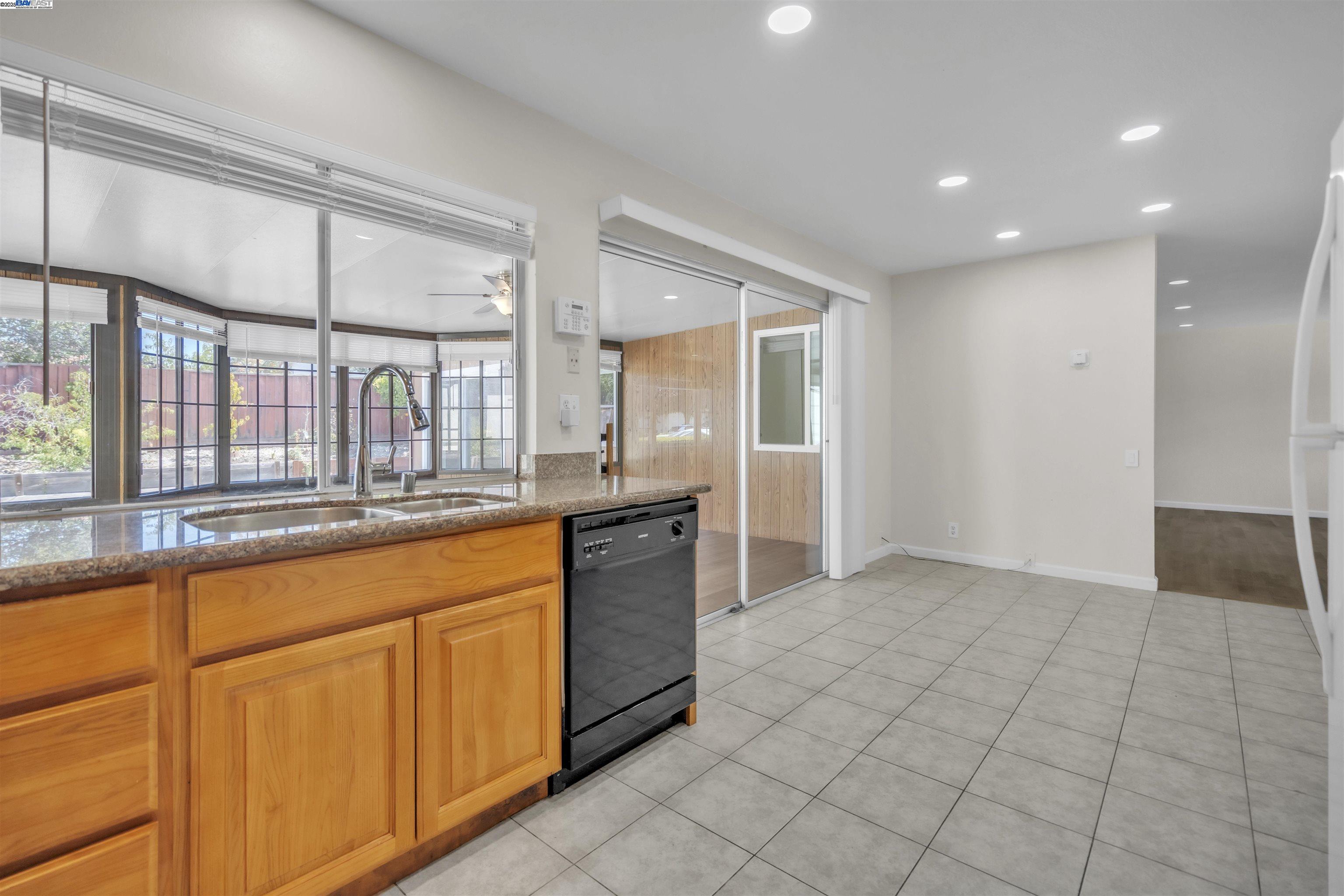 Detail Gallery Image 8 of 30 For 33025 Calistoga St, Union City,  CA 94587 - 3 Beds | 2 Baths