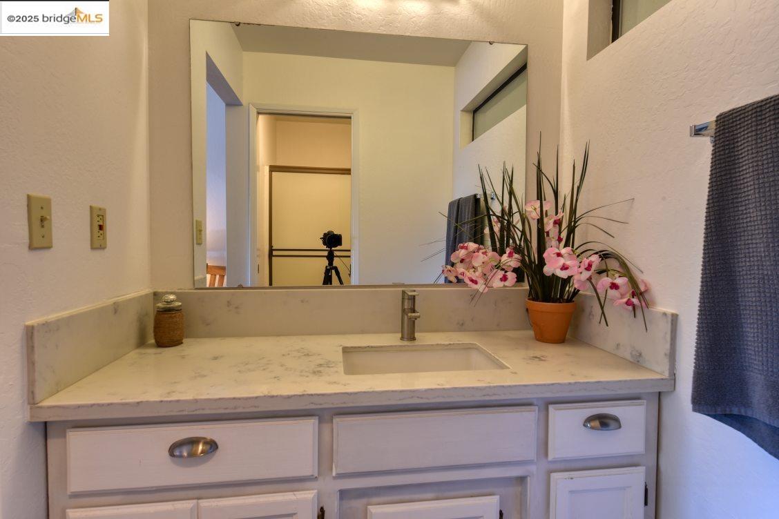 Detail Gallery Image 19 of 25 For 12753 Junipero Serra, Groveland,  CA 95321 - 3 Beds | 3 Baths