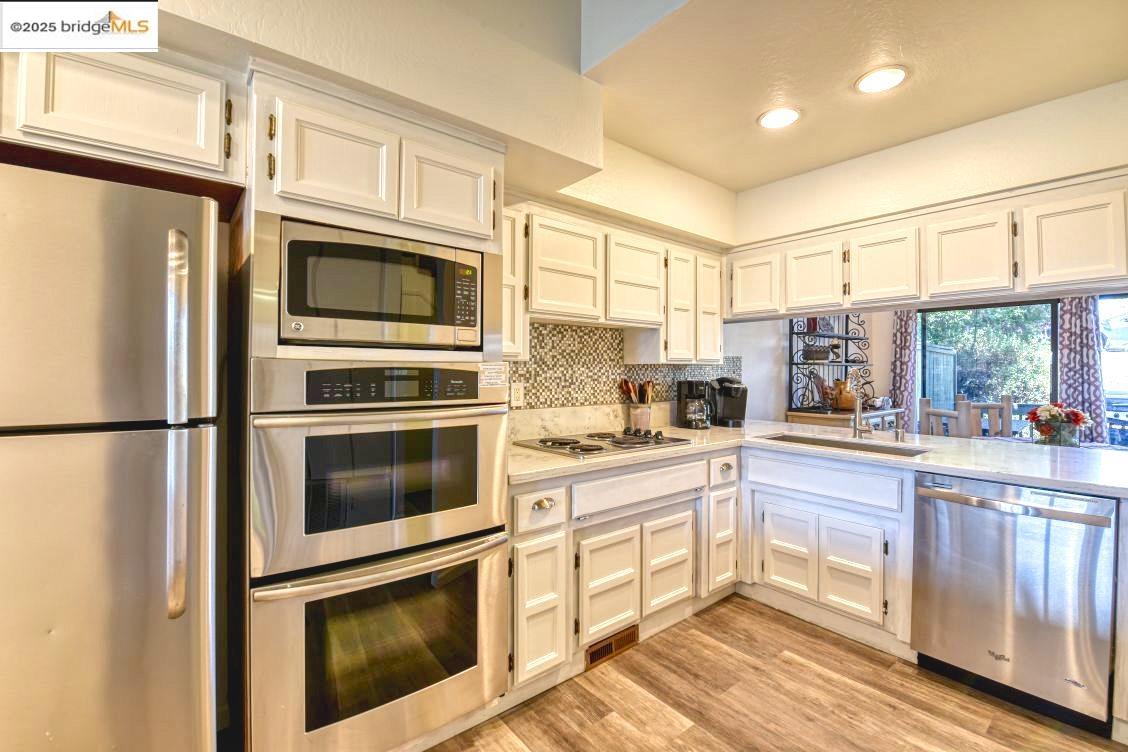 Detail Gallery Image 9 of 25 For 12753 Junipero Serra, Groveland,  CA 95321 - 3 Beds | 3 Baths